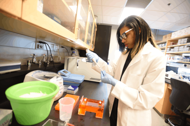 Student working in Epidemiology Lab